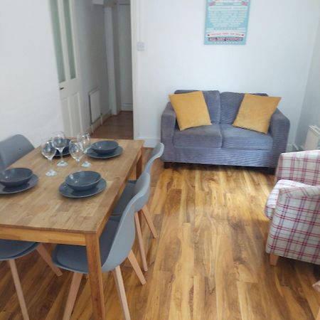 2 Bedroom Apartment, Fortescue Road London Eksteriør bilde