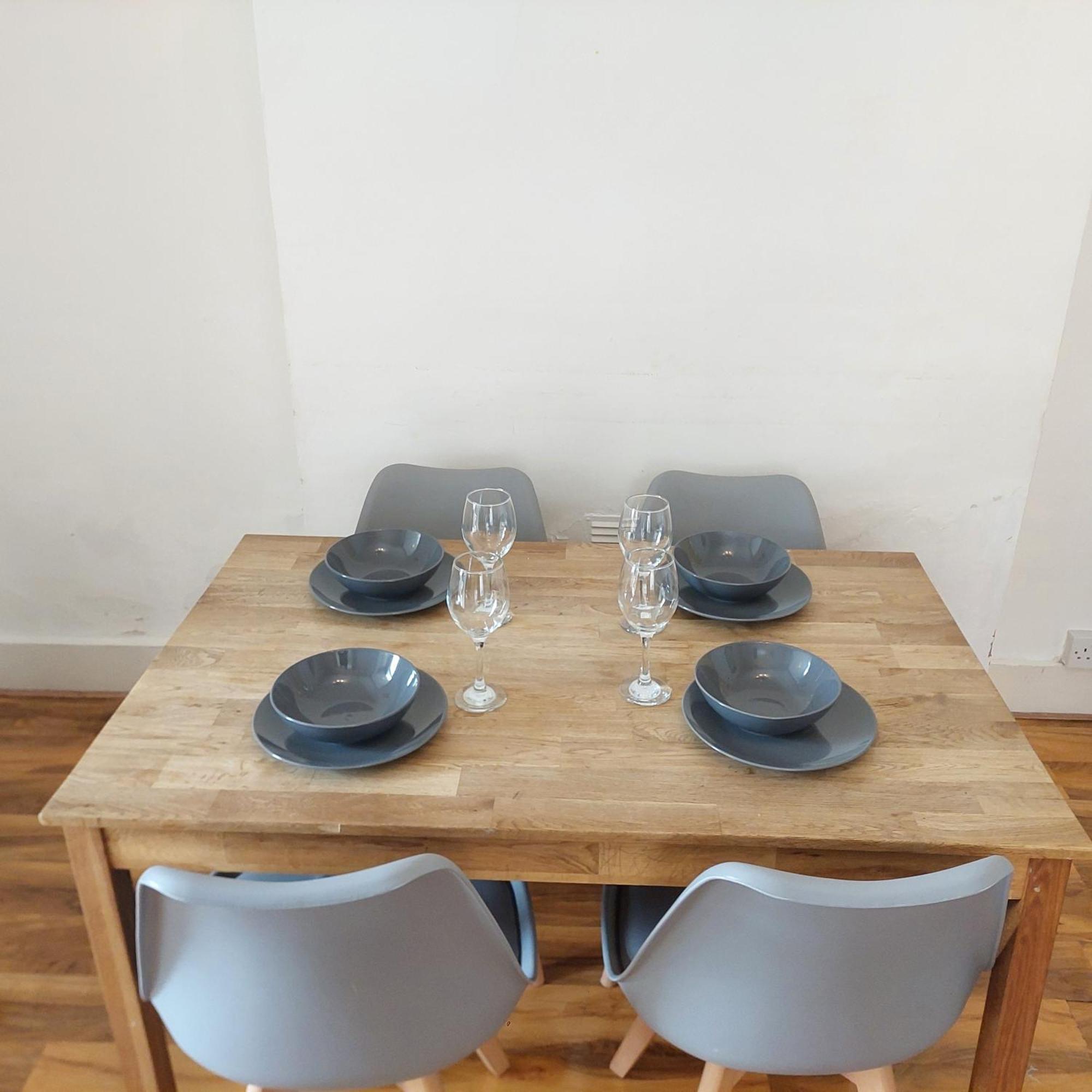 2 Bedroom Apartment, Fortescue Road London Eksteriør bilde