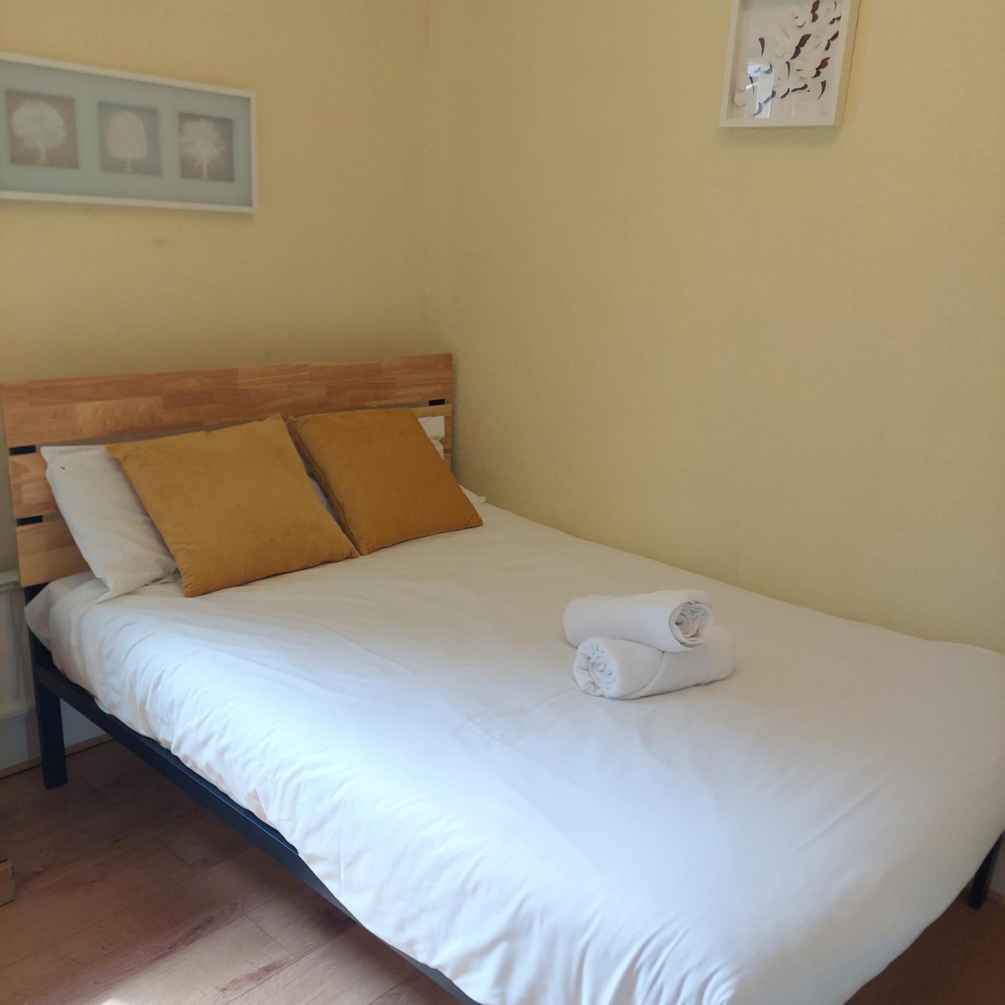 2 Bedroom Apartment, Fortescue Road London Eksteriør bilde
