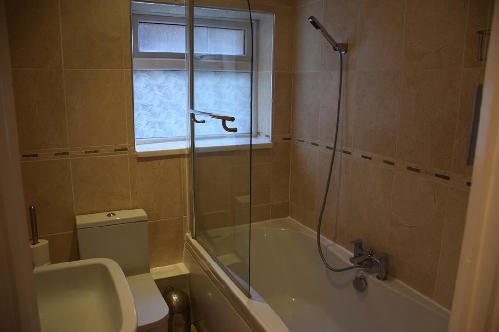 2 Bedroom Apartment, Fortescue Road London Eksteriør bilde
